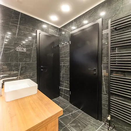 Luxury D&d By Jazine Bay, Center Apartment