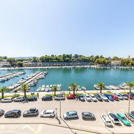 Luxury D&d By Jazine Bay, Center Apartment